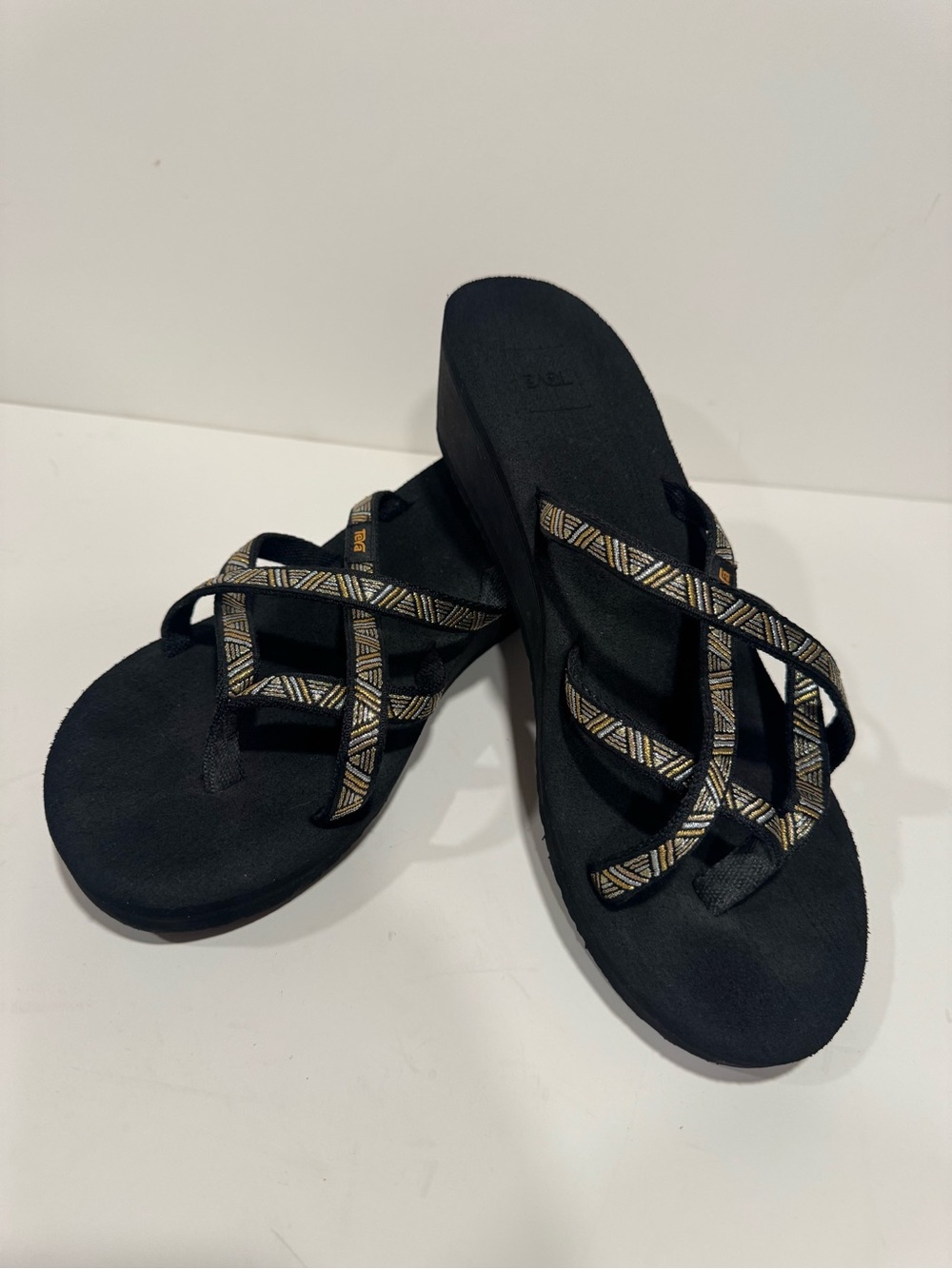 Teva Olowahu Women’s Size 11 Black Strappy Flip Flop Wedge Sandals Geometric